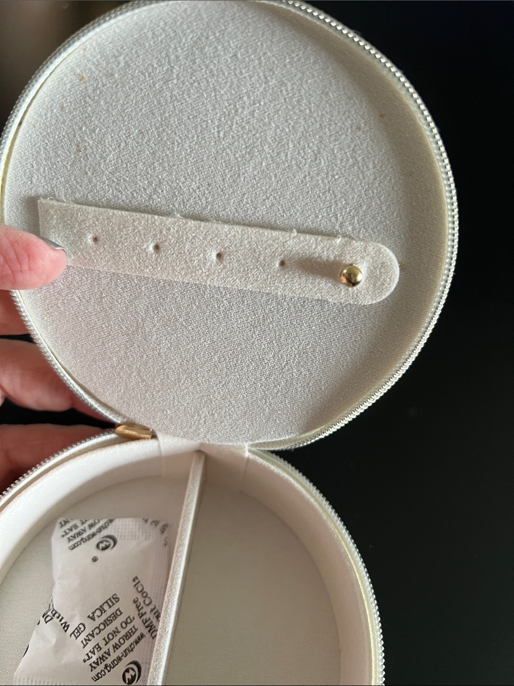Pearl Heart Embellished Round Jewelry Box - Picture 3 of 5